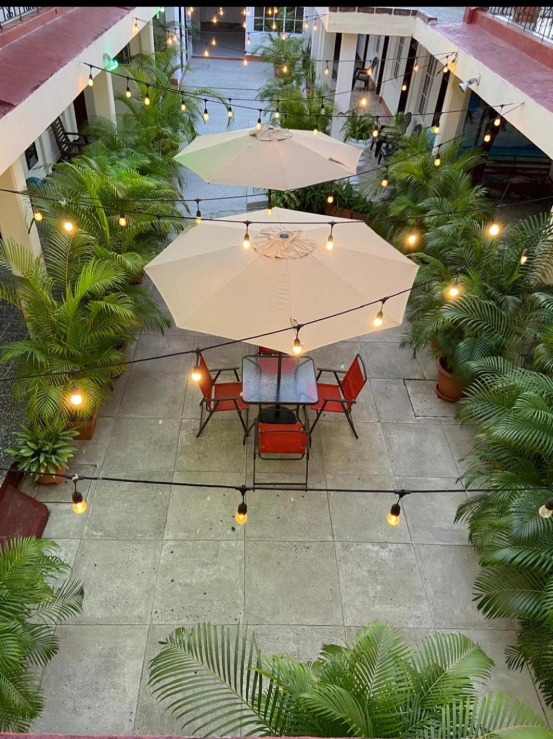 Hotel El Reformador Puerto Barrios Esterno foto