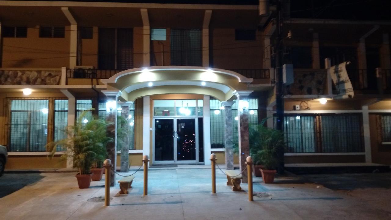 Hotel El Reformador Puerto Barrios Esterno foto