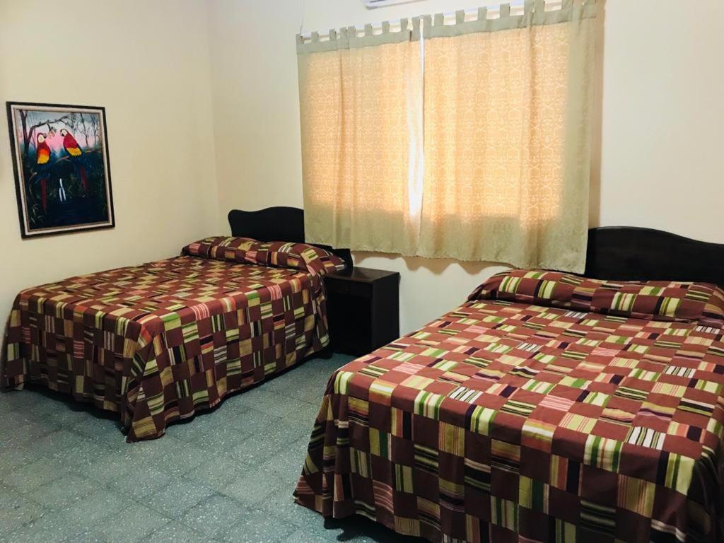 Hotel El Reformador Puerto Barrios Esterno foto