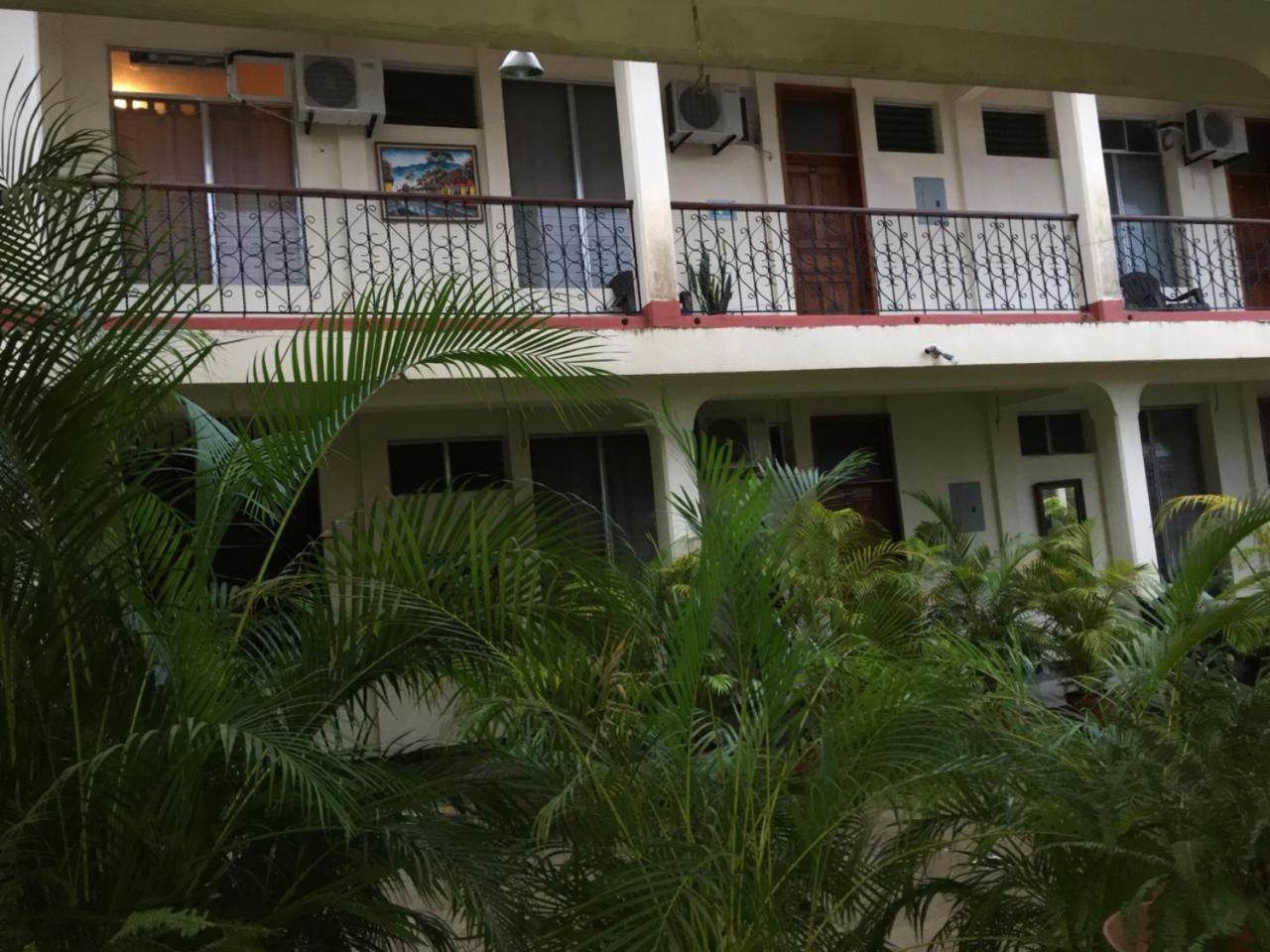 Hotel El Reformador Puerto Barrios Esterno foto