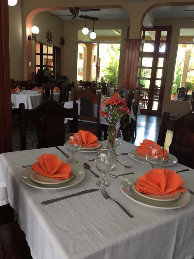Hotel El Reformador Puerto Barrios Esterno foto