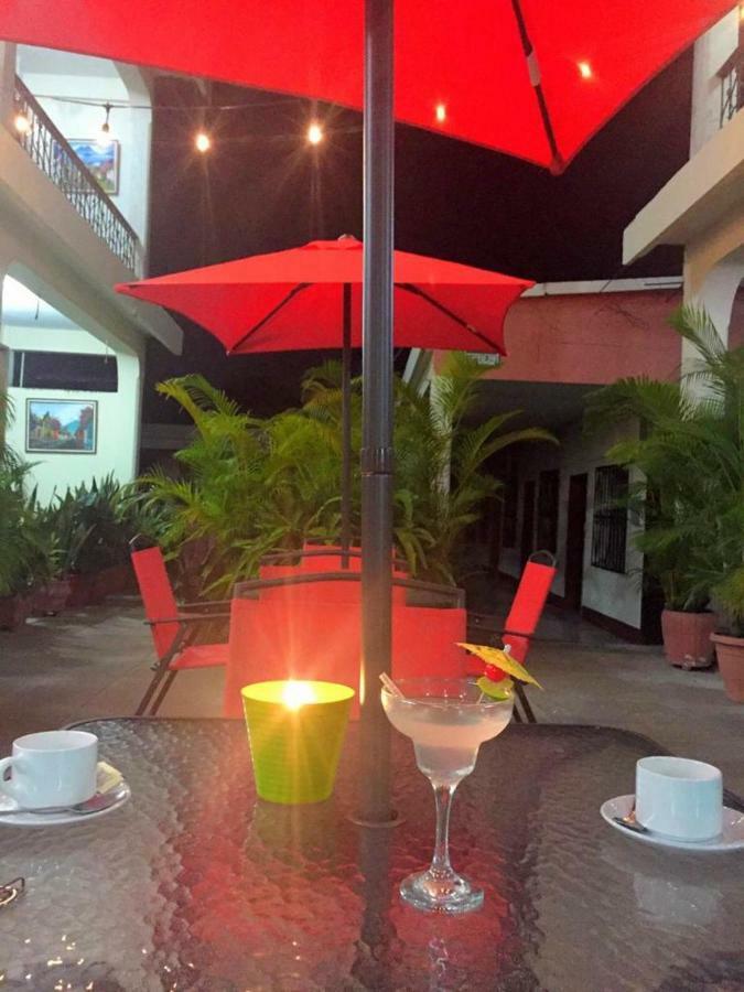 Hotel El Reformador Puerto Barrios Esterno foto